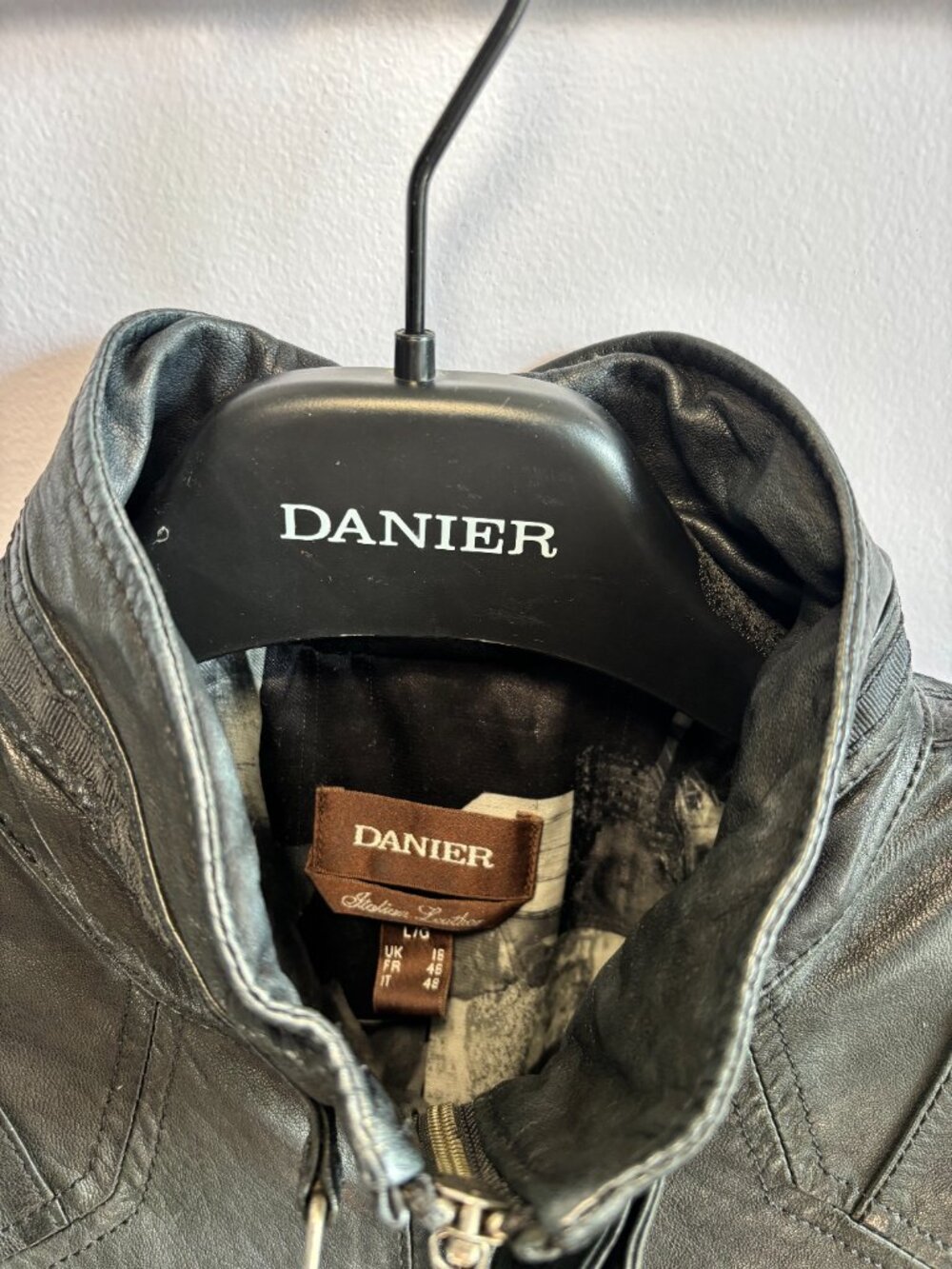 Danier Moto Leather Jacket Size Large - Picture 2 of 9